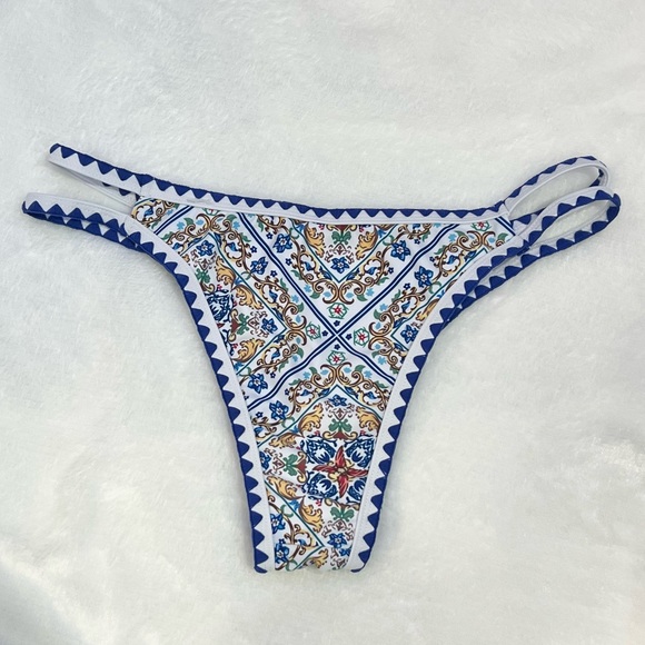 NWOT Bikinx Blue White Paisley Print Crochet Trim Strappy Bikini Bottoms Swim - Picture 2 of 7